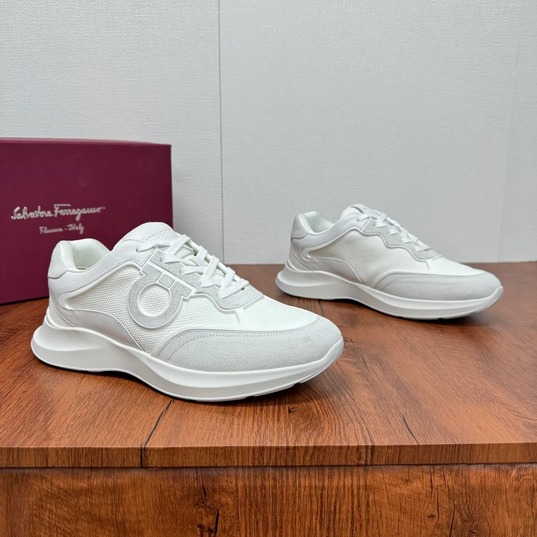 [Ferragamo] Top P: 720💰 Size: 39~44 (38 45 custom-made, non-returnable) Ferragam/Ferragamo Cancini buckle men's low-top casual shoes Spring and summer official website synchronized new thick-soled versatile sports shoes for men This urban-style casual shoe boldly combines a variety of fabrics, cleverly using high-tech mesh fabrics and smooth leather to create a unique high-end look, with side dropouts Cancini buckle, padded collar and tongue, and eye-catching lightweight rubber sole make the design even more sophisticated! The perfect blend of style and comfort. , the shoe body is outlined with exquisite lines, embellished with iconic elements, and equipped with comfortable sole technology to boost your pace. Whether you are walking on the street or exercising, you can show your extraordinary charm. .